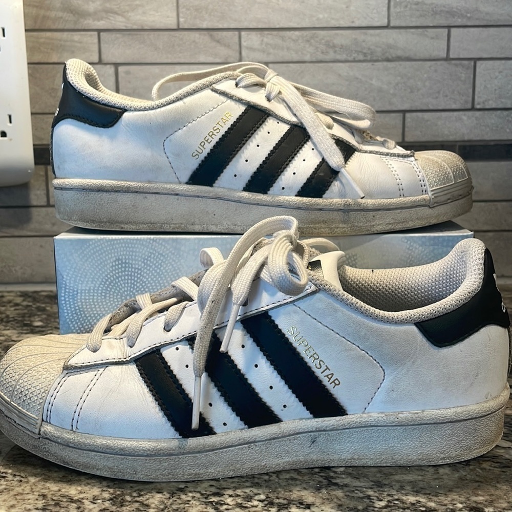 VGC Adidas Superstar Sneakers - White / Black - Size Y4